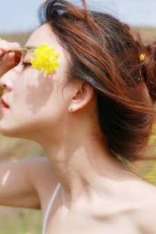 女巨人踩踏